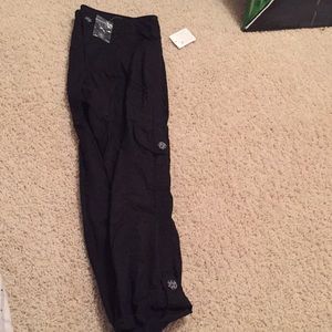 Black capris